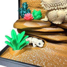 Load image into Gallery viewer, Bearded Dragon Terrarium Scene - Articulated Dragon + Mini Cave Hide

